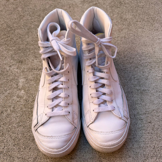 Nike Women’s Blazer Mid ‘77 Sneakers