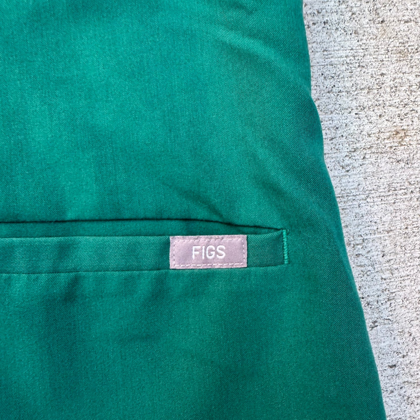 Hunter Green Figs Casma Three-Pocket Scrub Top