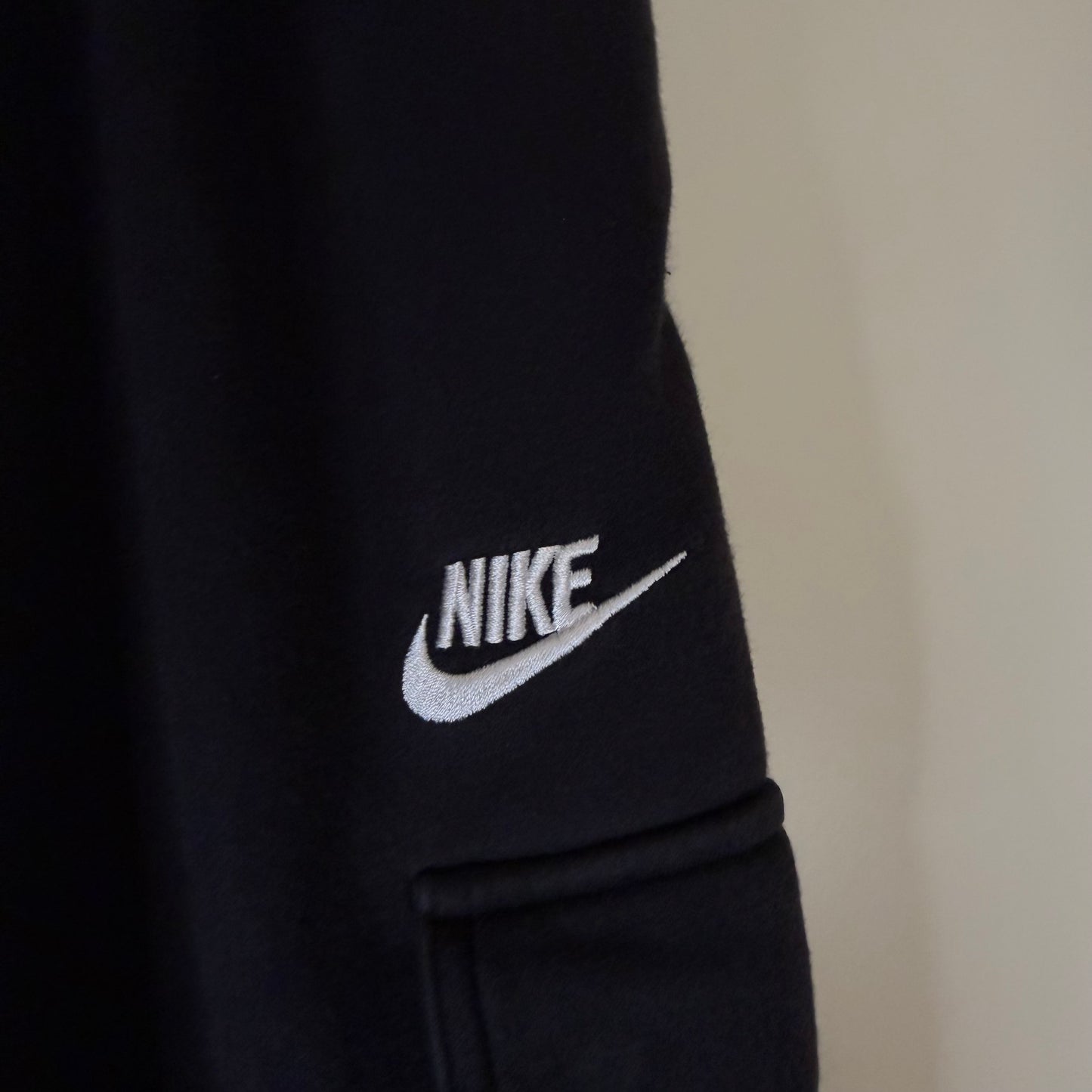 Cropped Nike Cargo Sweatpants