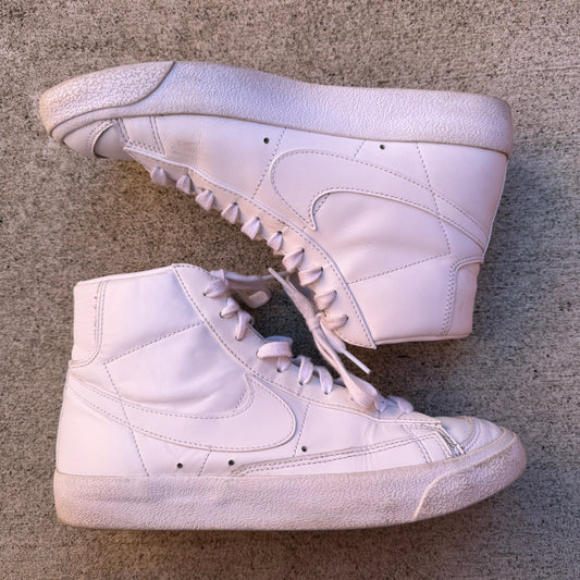 Nike Women’s Blazer Mid ‘77 Sneakers