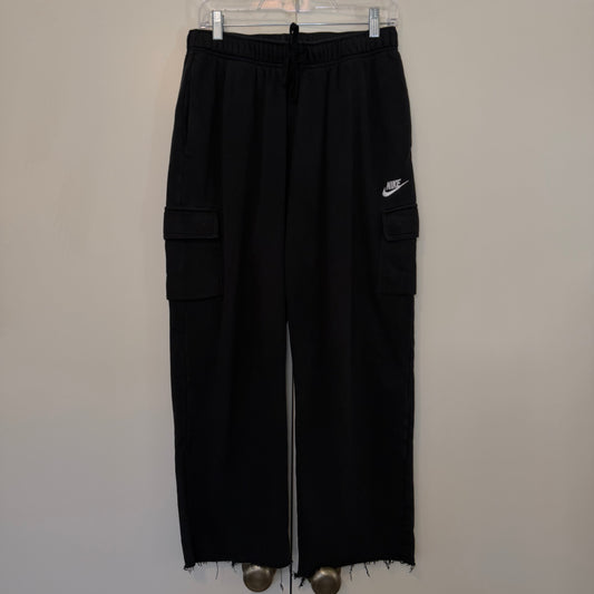 Cropped Nike Cargo Sweatpants